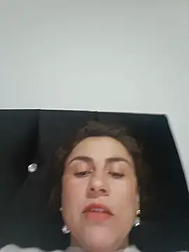 vanessa-titisM online show from June 4, 2026, 2:17 am