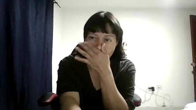 Snapshot of adri89-g chatting on June 19, 2026, 4:06 am adri89-g online show from June 19, 2026, 4:06 am
