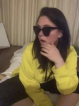 Mia Winters online show from June 14, 2026, 9:39 pm