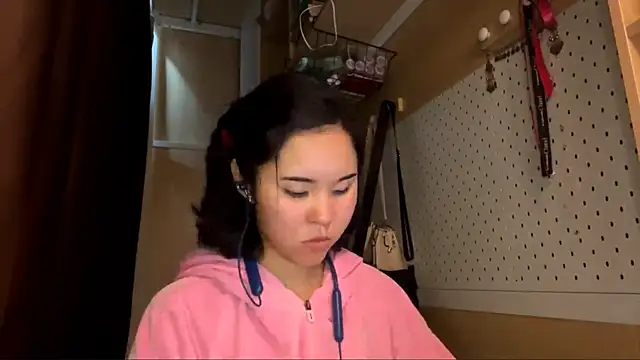 Snapshot of JennyCarpenter chatting on May 6, 2026, 5:14 am JennyCarpenter online show from May 6, 2026, 5:14 am