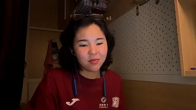 Snapshot of JennyCarpenter chatting on May 16, 2026, 11:03 pm JennyCarpenter online show from May 16, 2026, 11:03 pm