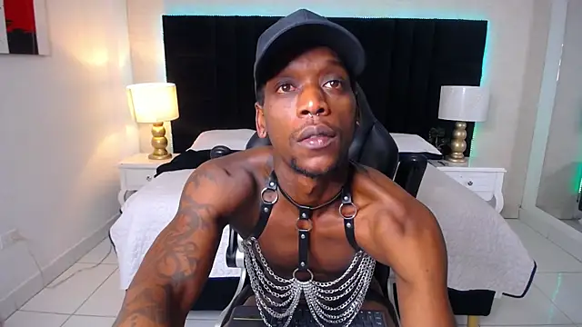Snapshot of SkylerBigxxx chatting on June 10, 2026, 2:23 am SkylerBigxxx online show from June 10, 2026, 2:23 am