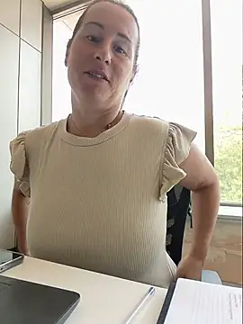 bichota85 online show from July 20, 2026, 9:23 am