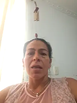 camilavargas  online show from May 28, 2026, 9:01 pm