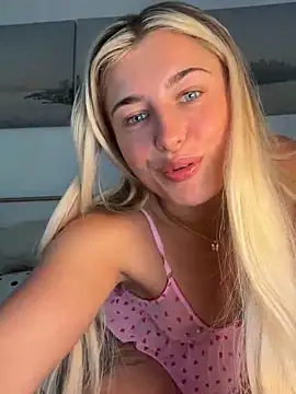 Snapshot of BabyBluexox chatting on May 19, 2026, 12:11 pm BabyBluexox online show from May 19, 2026, 12:11 pm