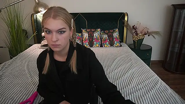 Snapshot of AlinaLiii chatting on May 27, 2026, 5:59 am AlinaLiii online show from May 27, 2026, 5:59 am