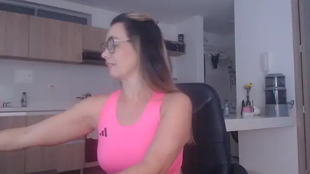 Snapshot of LovePaula chatting on March 11, 2026, 11:00 pm LovePaula online show from March 11, 2026, 11:00 pm