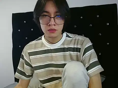 Snapshot of Matti_Mendez_ chatting on July 4, 2026, 4:02 pm Matti Mendez online show from July 4, 2026, 4:02 pm