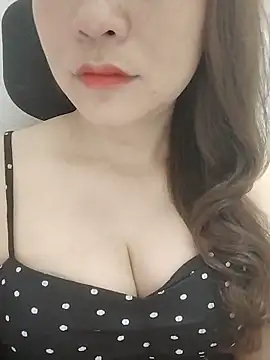 Girl Shy2000 online show from May 16, 2026, 12:37 pm