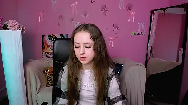 Snapshot of rebecca_smile chatting on April 20, 2026, 12:19 pm rebecca smile online show from April 20, 2026, 12:19 pm