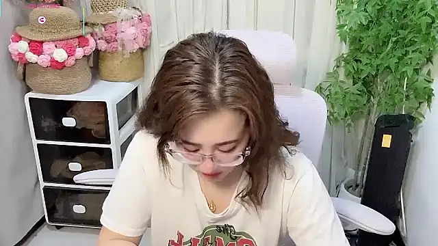 NEWONETO online show from May 22, 2026, 12:33 pm