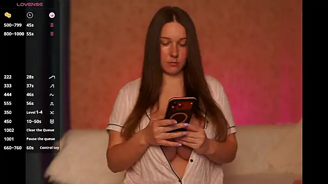 Snapshot of girl_kiraa chatting on July 9, 2026, 6:23 pm girl kiraa online show from July 9, 2026, 6:23 pm