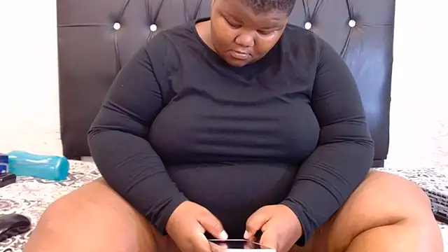 LadyBear2002 online show from May 22, 2026, 4:12 pm