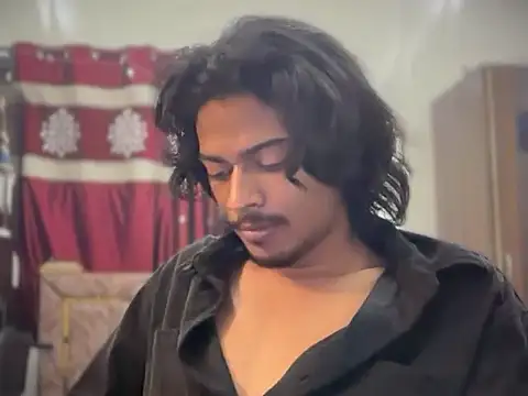 Ujjwallkumar0069 online show from June 11, 2026, 9:13 pm