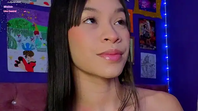 Snapshot of kimhilton_ chatting on April 21, 2026, 1:42 am kimhilton online show from April 21, 2026, 1:42 am