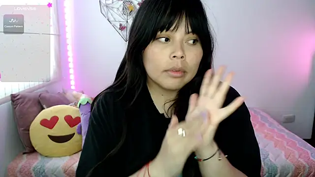Snapshot of EllieMoonX chatting on July 1, 2026, 10:53 pm EllieMoonX online show from July 1, 2026, 10:53 pm