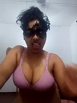 Snapshot of Expose_Queen chatting on July 10, 2026, 5:37 pm Expose Queen online show from July 10, 2026, 5:37 pm