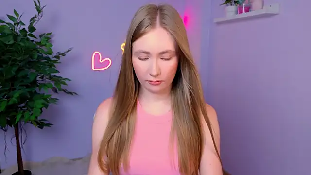 EllyColins online show from July 5, 2026, 3:23 am