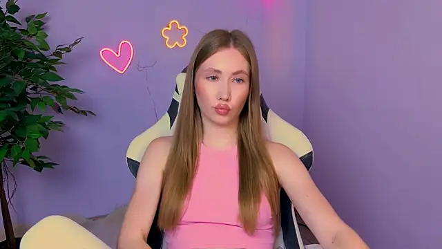 EllyColins online show from July 7, 2026, 3:20 am