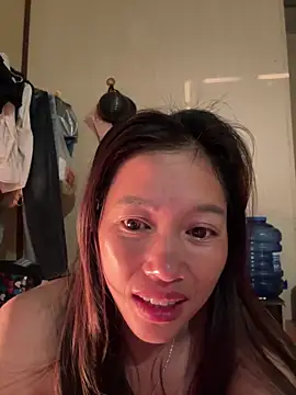 Snapshot of -Paige- chatting on April 27, 2026, 11:03 pm -Paige- online show from April 27, 2026, 11:03 pm