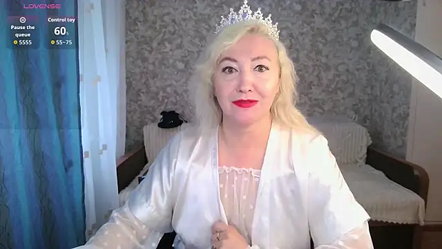 Snapshot of LadyKriss chatting on July 10, 2026, 4:17 am LadyKriss online show from July 10, 2026, 4:17 am