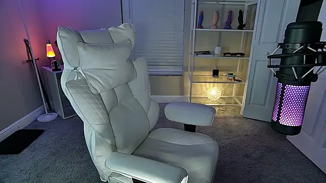 AngieFae  online show from May 11, 2026, 2:06 am