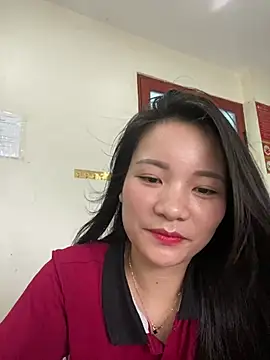 Bee Yellow00 online show from June 30, 2026, 4:24 am