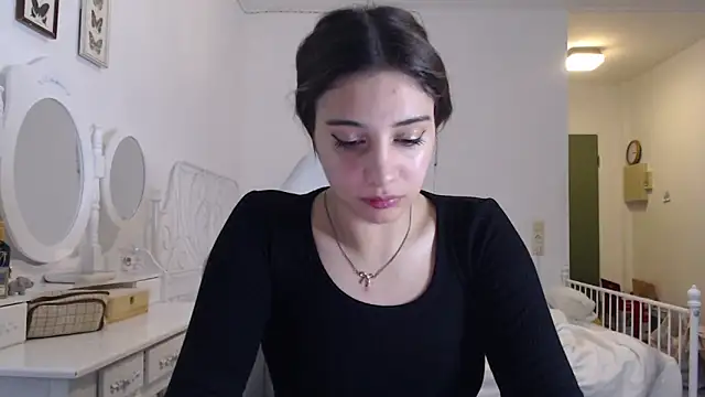 Snapshot of bellefleurrr chatting on June 19, 2026, 8:34 pm bellefleurrr online show from June 19, 2026, 8:34 pm