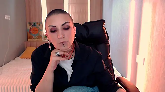 Snapshot of Sweet-n-Strong chatting on July 13, 2026, 11:24 am Sweet-n-Strong online show from July 13, 2026, 11:24 am
