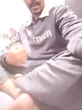 bigblackcock0111 online show from April 19, 2026, 12:48 pm