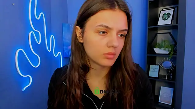 lisa dark  online show from June 15, 2026, 9:55 am