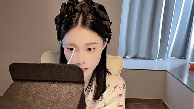 yuyu-33 online show from August 5, 2026, 1:52 am