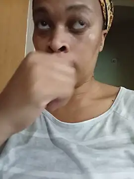 Snapshot of NewBeginnings8 chatting on June 14, 2026, 8:33 pm NewBeginnings8 online show from June 14, 2026, 8:33 pm