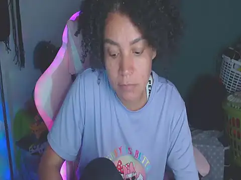 shayna cute online show from August 7, 2026, 4:14 am