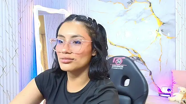 PEACHY TAY online show from July 15, 2026, 11:37 am