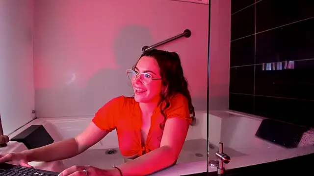 SaraAlvarezx online show from June 21, 2026, 5:10 am