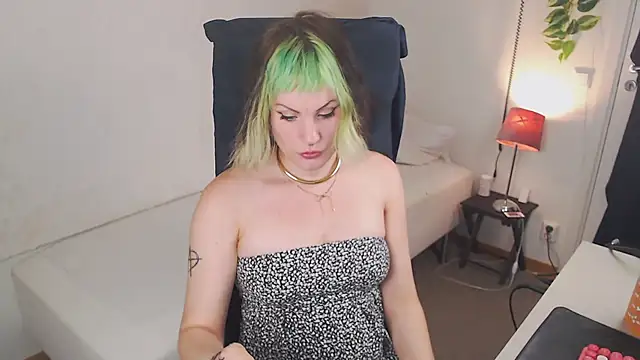 slutty violet online show from August 5, 2026, 7:17 pm