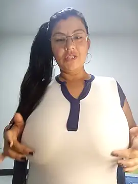 CelesteAlvarez1989 online show from June 14, 2026, 7:21 am