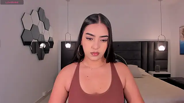 SophieLanne online show from May 21, 2026, 4:19 am