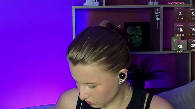 ImiMonroe online show from June 14, 2026, 4:14 am