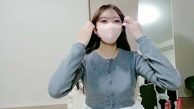 alicechan v online show from June 19, 2026, 11:25 am