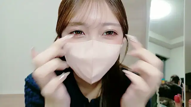 alicechan v online show from June 30, 2026, 1:23 pm