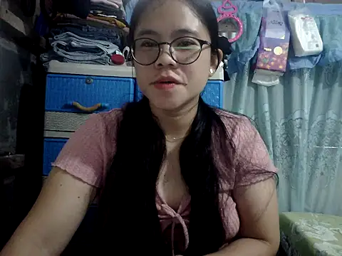 Snapshot of xxdreamgirl69 chatting on April 27, 2026, 2:42 am xxdreamgirl69 online show from April 27, 2026, 2:42 am