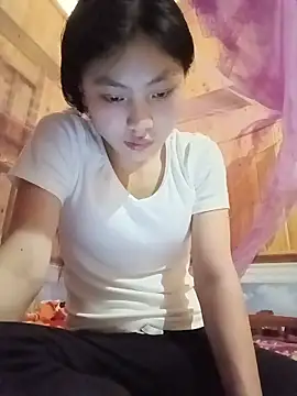 Hilary-123 online show from May 18, 2026, 4:51 am
