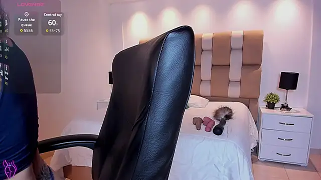 Ambar Cooxx online show from April 7, 2026, 10:48 am