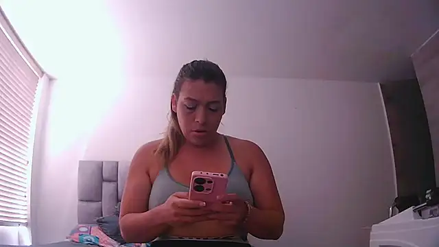 Snapshot of Fernanda_andrew chatting on July 29, 2026, 6:39 pm Fernanda andrew online show from July 29, 2026, 6:39 pm