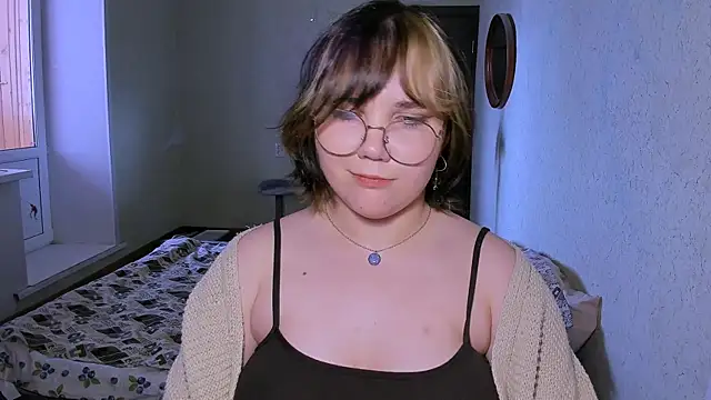 Snapshot of Lily-Violet chatting on April 1, 2026, 1:41 pm Lily-Violet online show from April 1, 2026, 1:41 pm