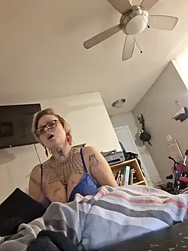 SpiderRose online show from May 5, 2026, 7:49 am