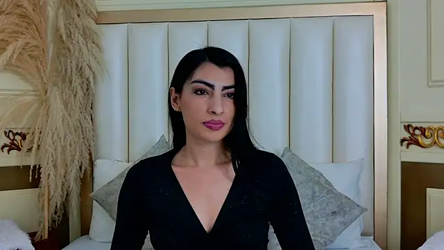NinnaPiers online show from July 6, 2026, 11:40 am