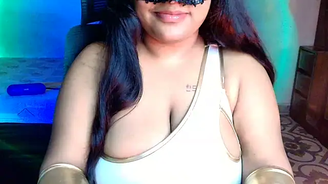 Snapshot of HEZALNUT chatting on June 18, 2026, 7:18 pm HEZALNUT online show from June 18, 2026, 7:18 pm
